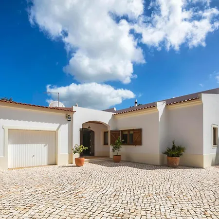 Casa De Colinas By Vintage Travel